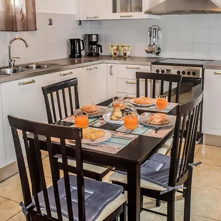 Dafni's House Tatil Evi İskados