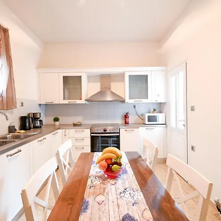 Dafni's House Tatil Evi İskados