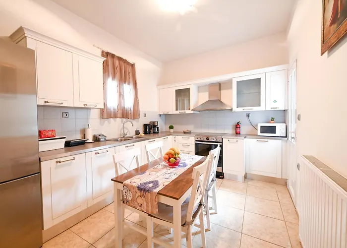 Dafni's House * Skiathos Town